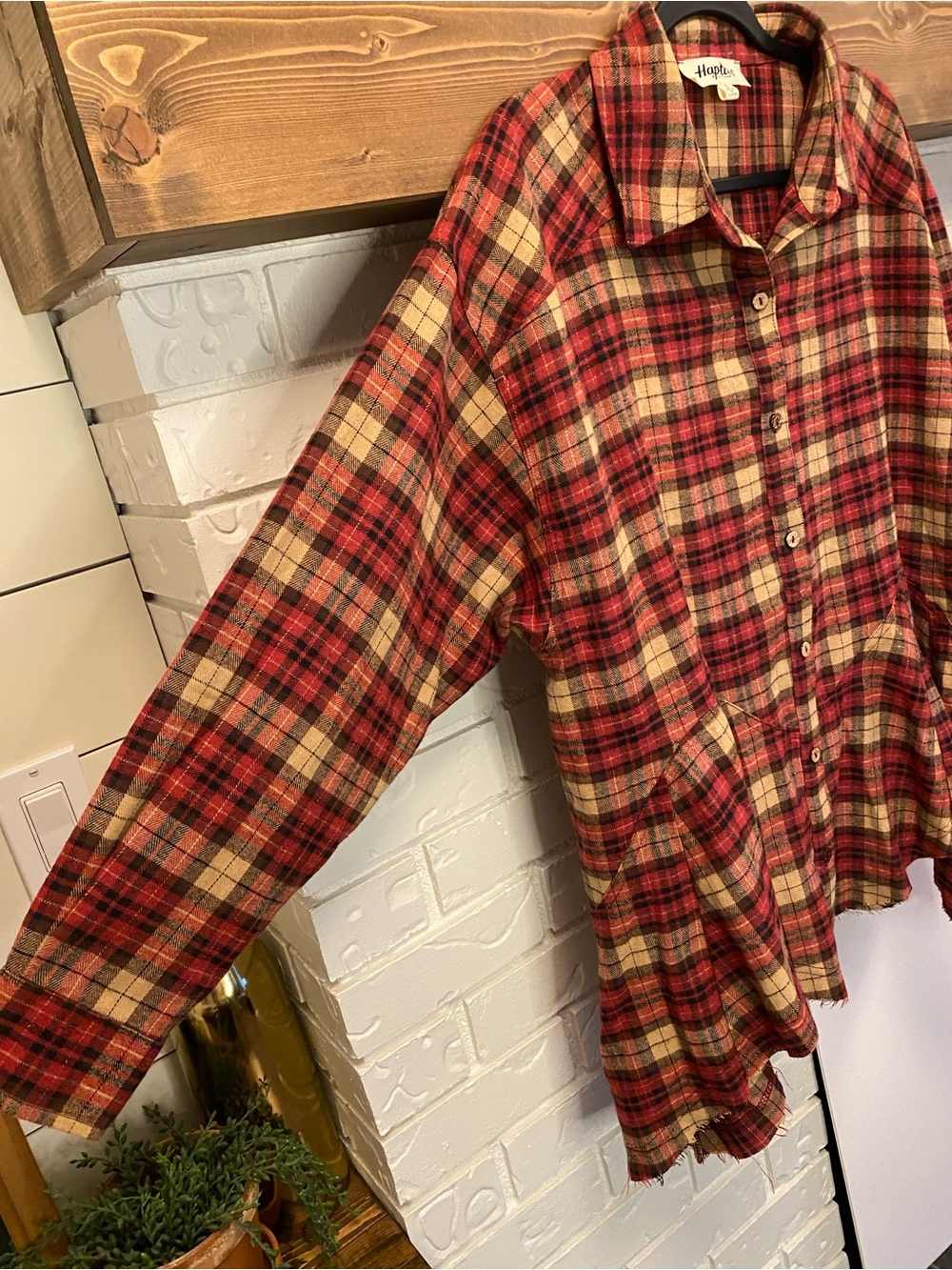Haptics Holly Harper Plaid Handkerchief Distressed Hem Tunic Top S Flannel NWOT - Picture 2 of 11